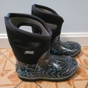 BOGS Kids Black and Blue Patterned Rain Boots